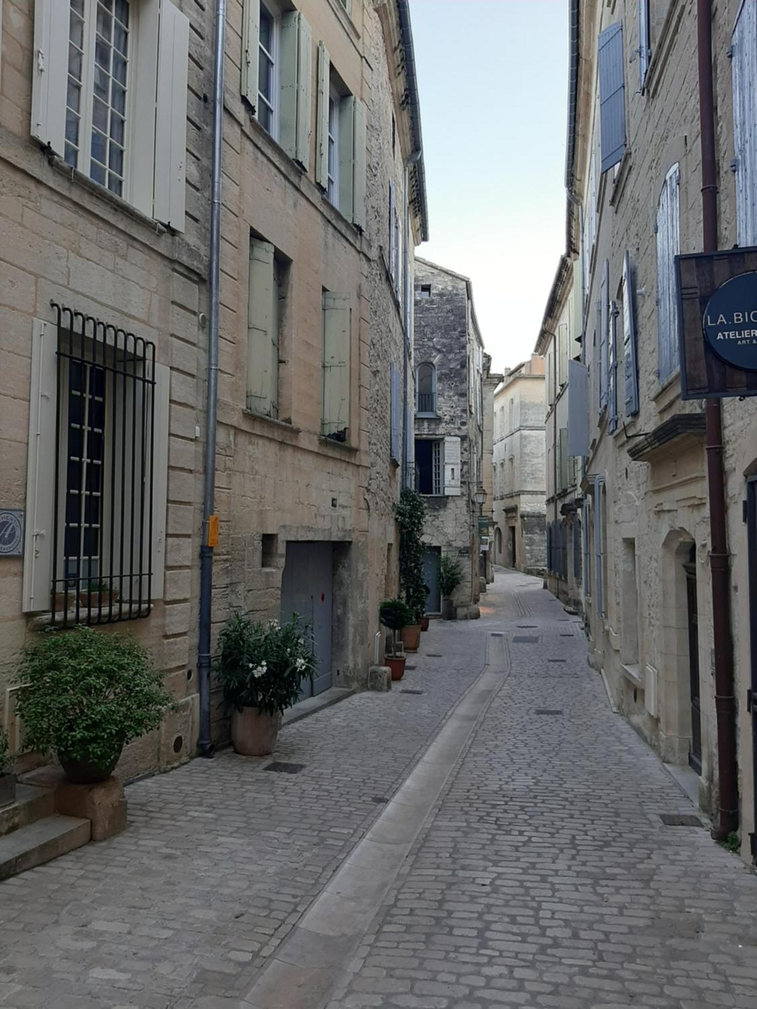 Appartement Avec Grand Jardin Et Parking, Uzes Luaran gambar