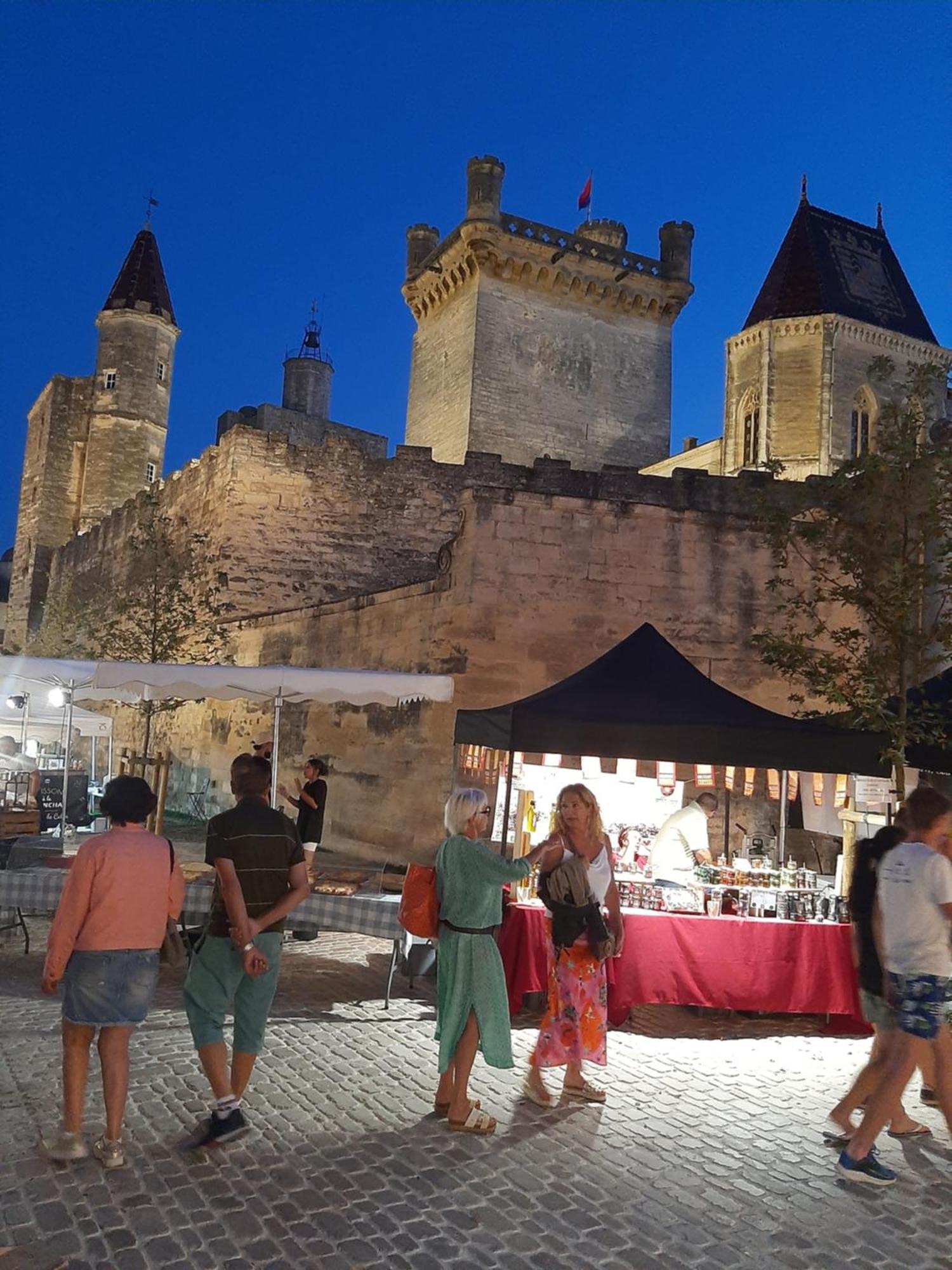 Appartement Avec Grand Jardin Et Parking, Uzes Luaran gambar
