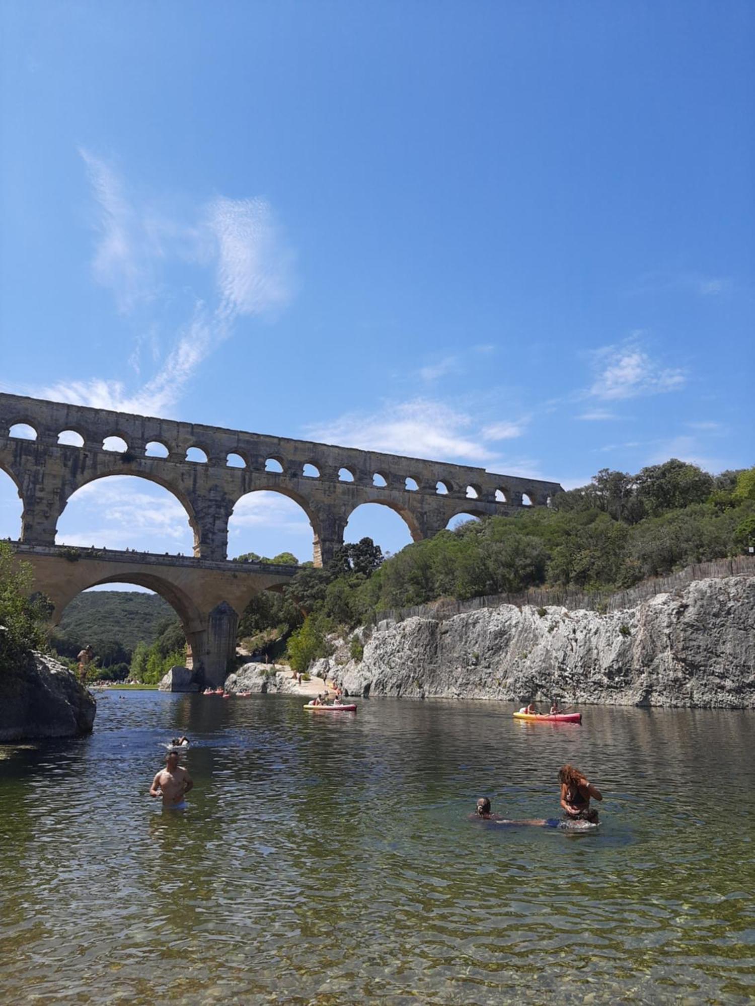 Appartement Avec Grand Jardin Et Parking, Uzes Luaran gambar